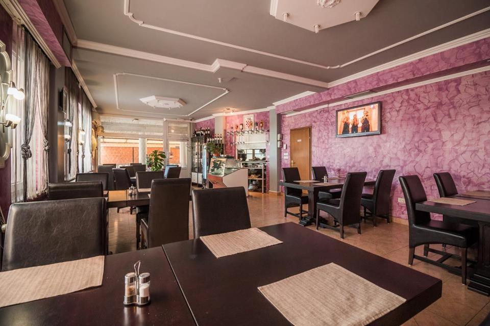 Domin Osijek Hotel Luaran gambar